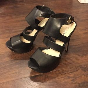 Guess Pumps